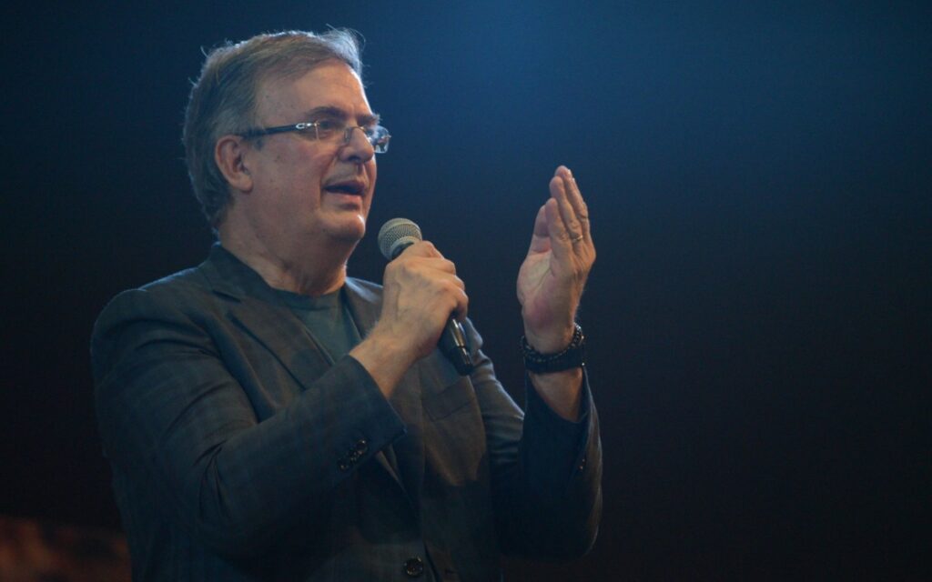 Tacha Ebrard a senador de EU de persona 'non grata' en México