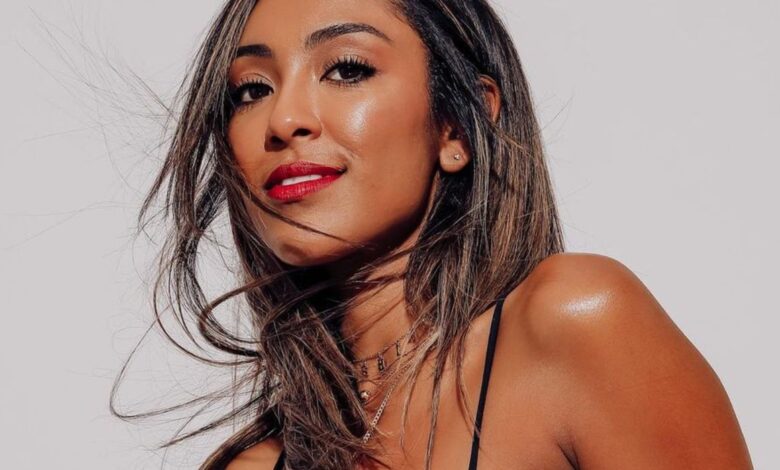 Tayshia Adams In The Bachelorette