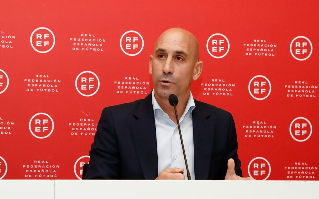 "Tenemos un problema de racismo en el futbol español": Luis Rubiales | Video