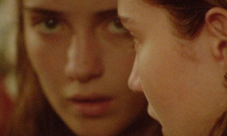 Talia Ryder as Lillian in The Sweet East