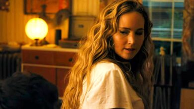 Jennifer_Lawrence_looking_over_her_shoulder_in_anger_in_No_Hard_Feelings