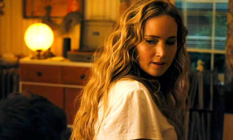 Jennifer_Lawrence_looking_over_her_shoulder_in_anger_in_No_Hard_Feelings