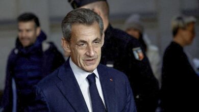Tribunal francés confirma sentencia de cárcel a Sarkozy por corrupción