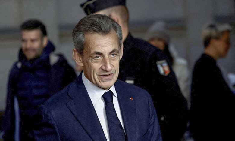Tribunal francés confirma sentencia de cárcel a Sarkozy por corrupción