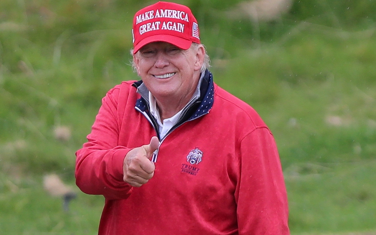 Trump se burla de Caroll y afirma que indultaría a los atacantes del Capitolio