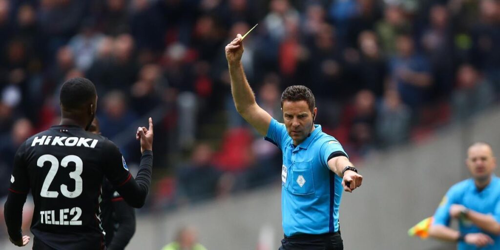 Van Boekel, árbitro VAR del polémico Inter-Barça, la lió en el Sevilla-Juventus