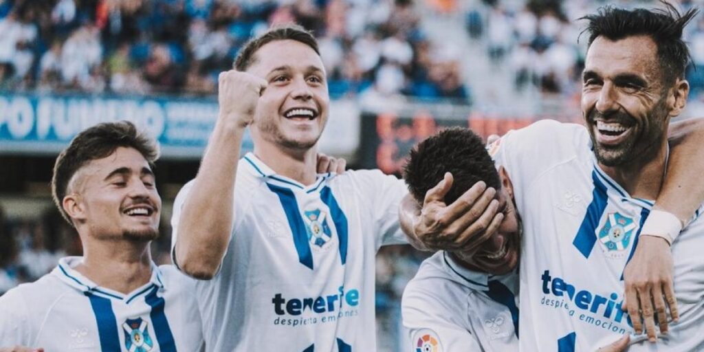 Vídeo: los jugadores del Tenerife bendicen el trabajo de Ramis