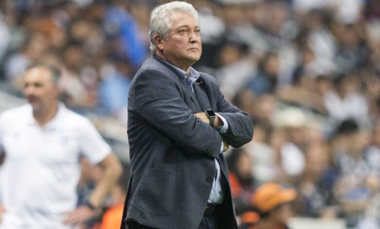 Vucetich queda fuera de Rayados