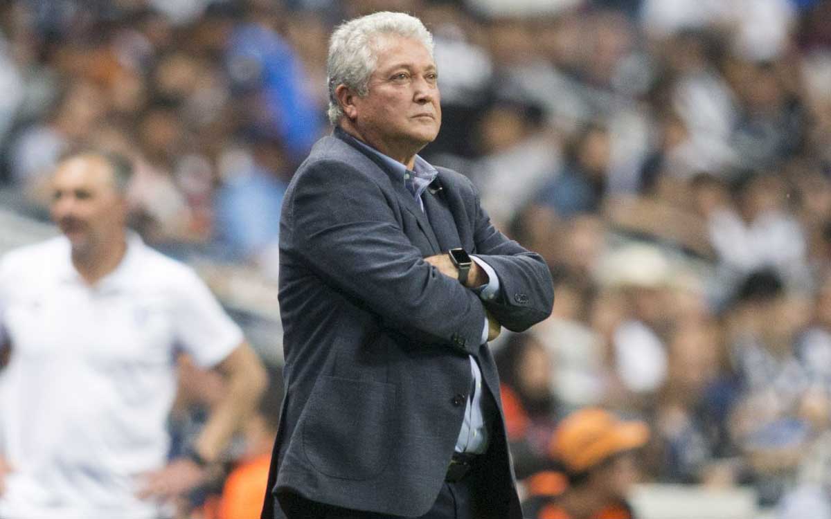 Vucetich queda fuera de Rayados