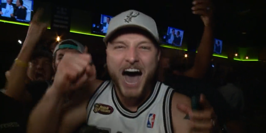 Wembanyama ya es leyenda de los Spurs: locura total en las calles de San Antonio