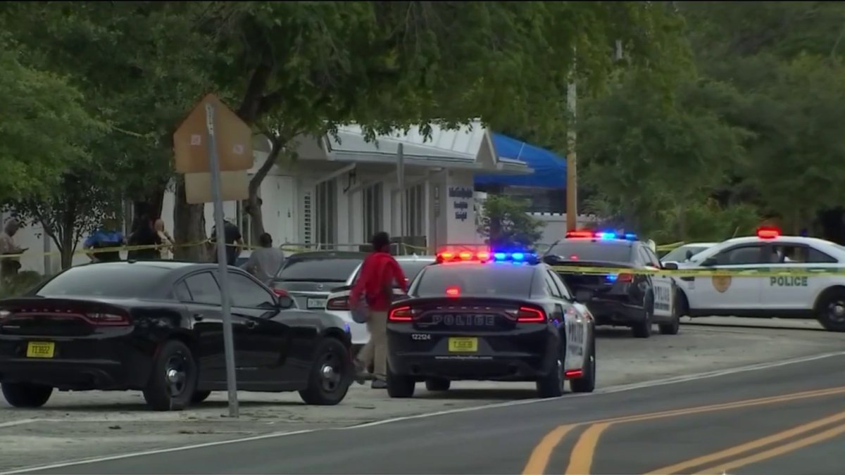 buscan a responsable de balear a madre delante de sus 6 hijos tras incidente de ira en la carretera