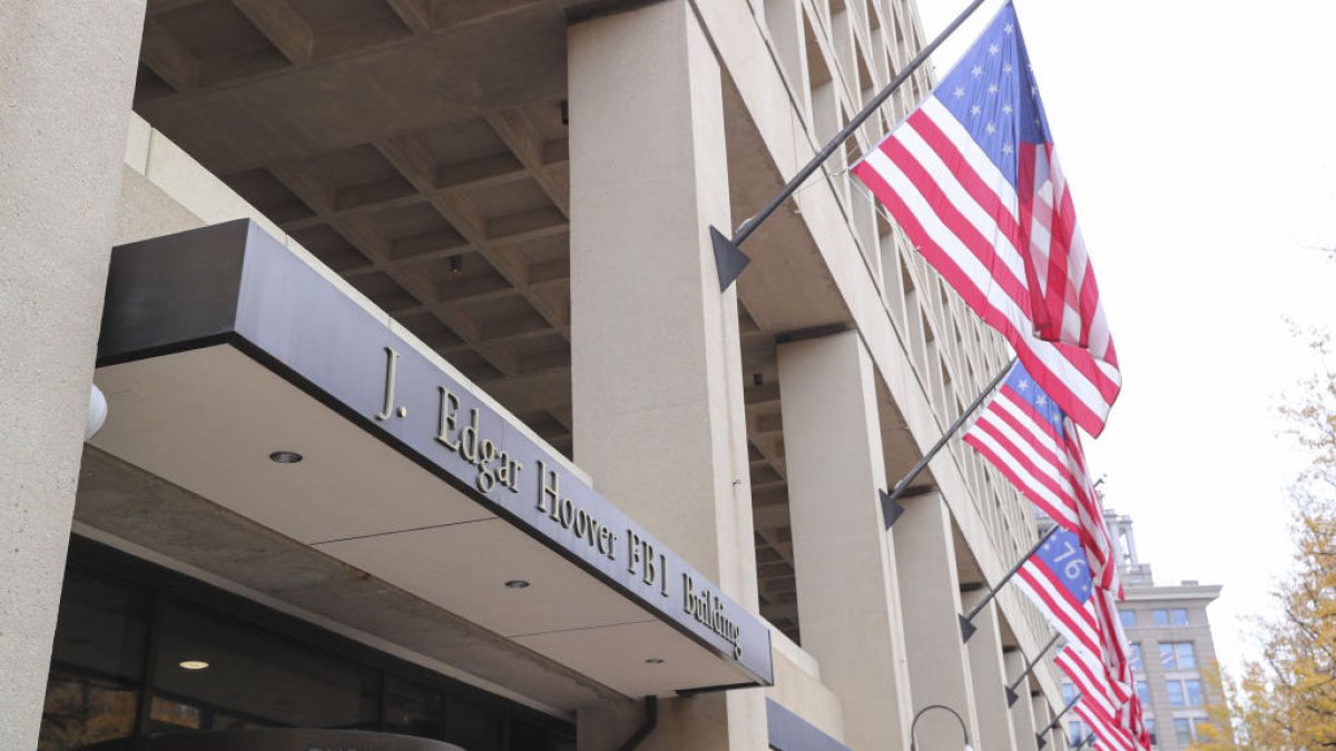 el FBI violó sus propias reglas al usar archivo de inteligencia extranjera, según orden judicial