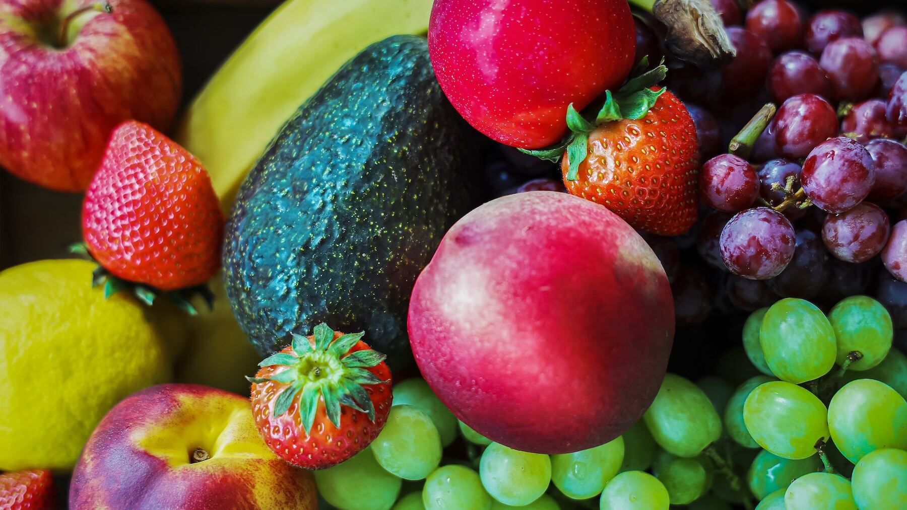 esta es la fruta que comes a diario y que está muy contaminada