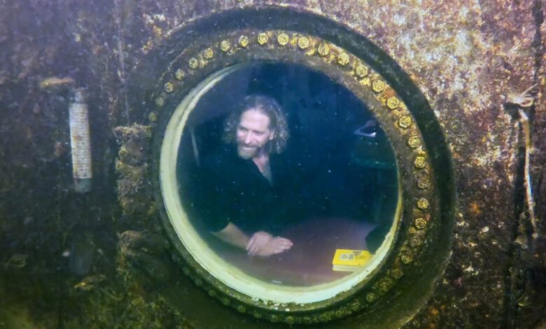 profesor bate récord al pasar 74 días bajo el agua
