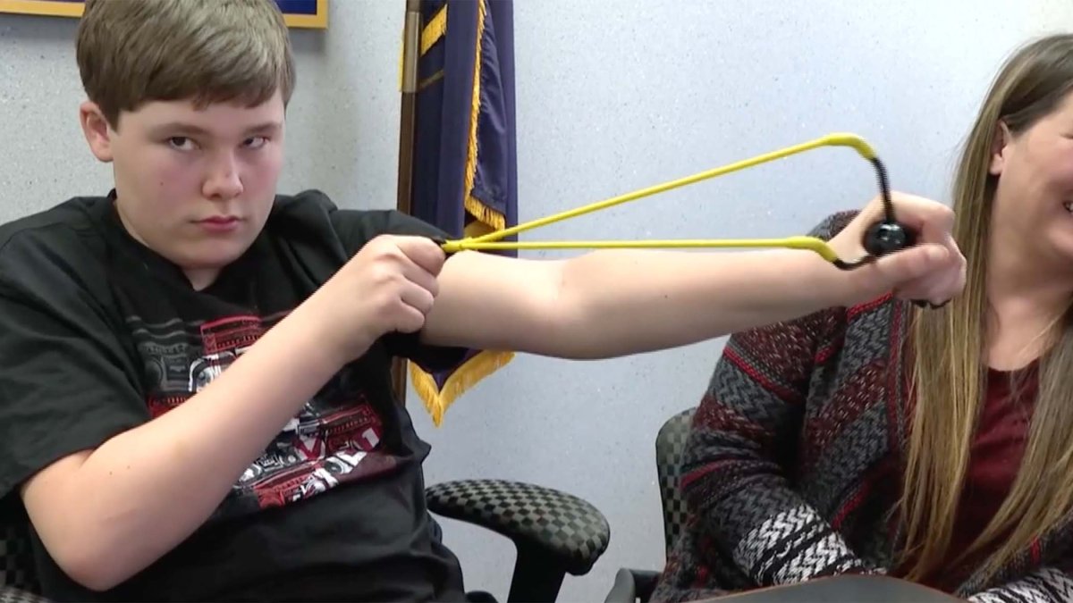 reacciona niño que disparó con honda para salvar a su hermana de ser secuestrada