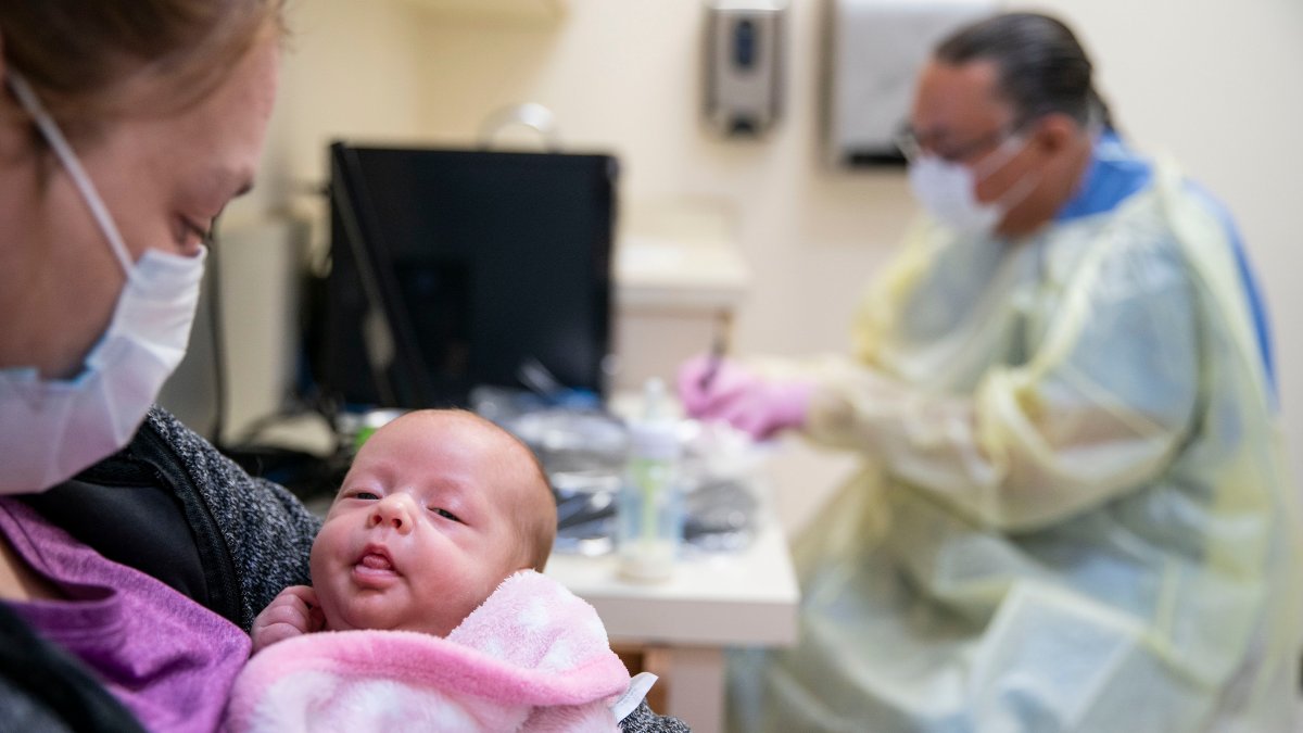 recomiendan la aprobación de vacuna contra el RSV en embarazadas