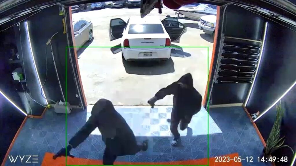 violento robo a mano armada queda captado en cámara