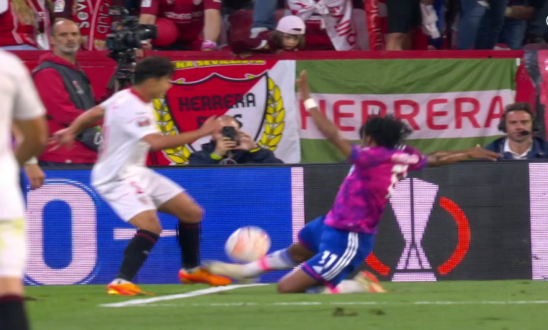 ¡Escándalo en el Pizjuán! Se queja el Sevilla de un penalti claro no señalado