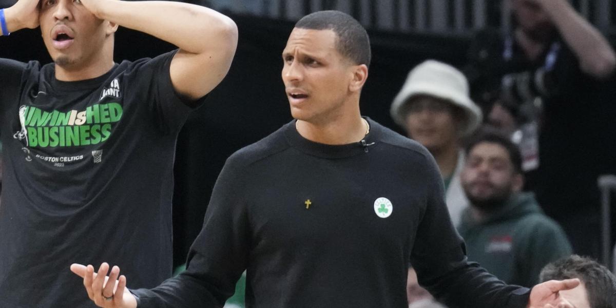 ¡Monumental cabreo del entrenador de los Celtics!