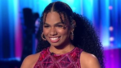 American Idol's We Ani smiling after performance