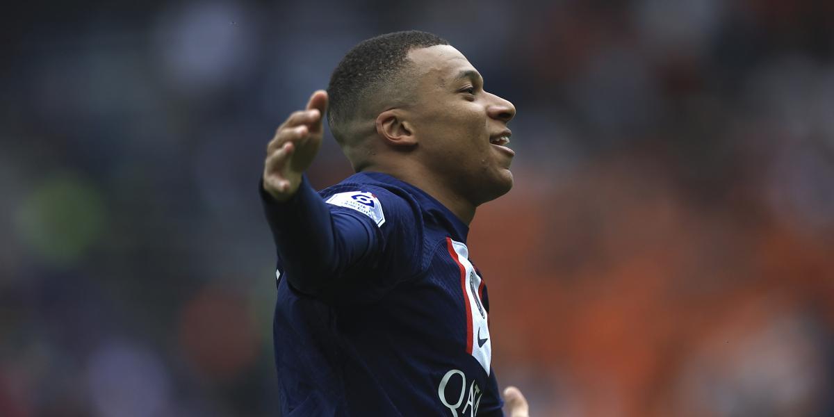 ¡Surrealista gol de Mbappé! El portero se confía y le roba el balón para marcar