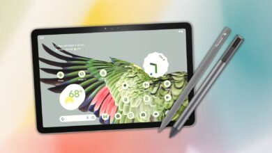 Pixel Tablet with two USI 2.0 compatible styluses