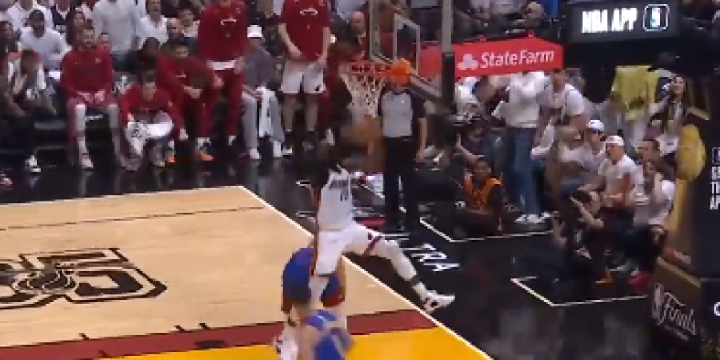 ¡Vaya abusón! Adebayo humilla a Jokic con este mate