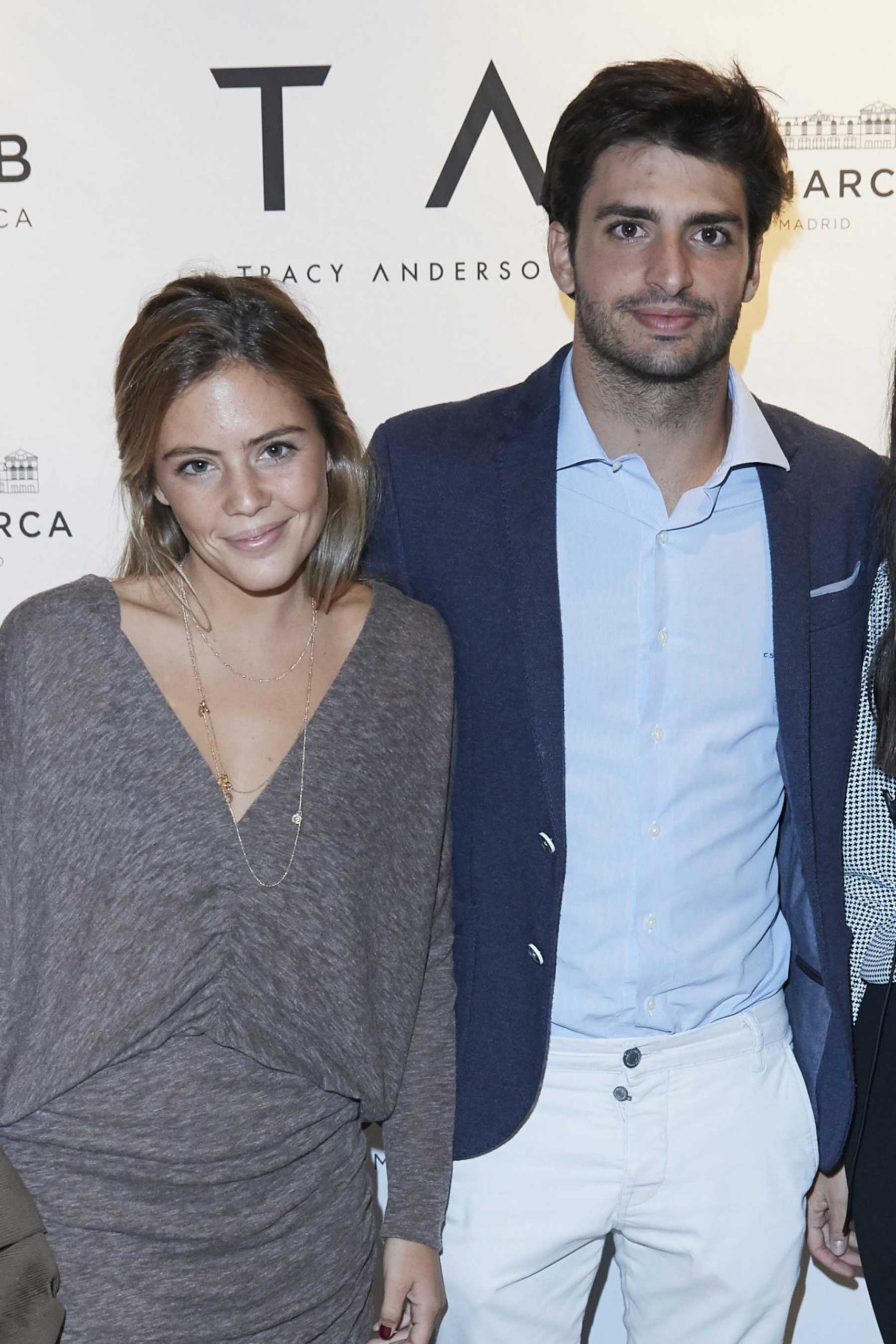 Carlos Sainz Jr. y su novia en un evento / Gtres 