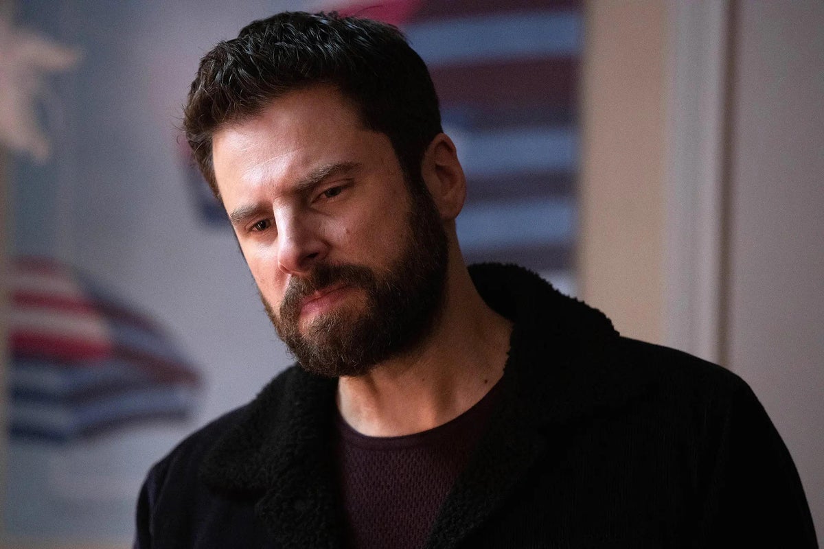 James Roday Rodríguez habla de su nueva obra sobre la guerra de los multimillonarios de la lucha libre