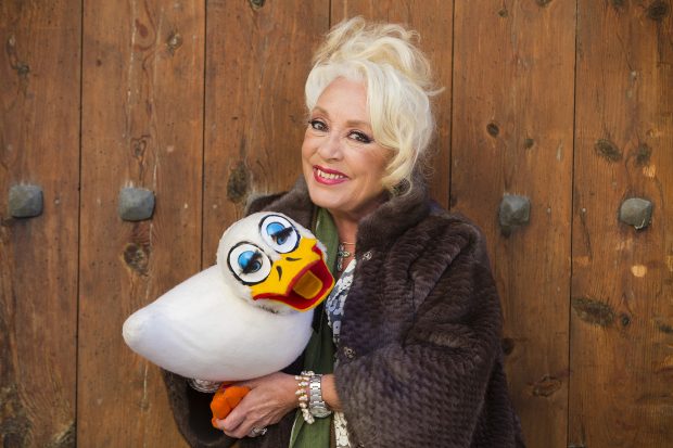 Posado de Mari Carmen y sus muñecos. / Gtres