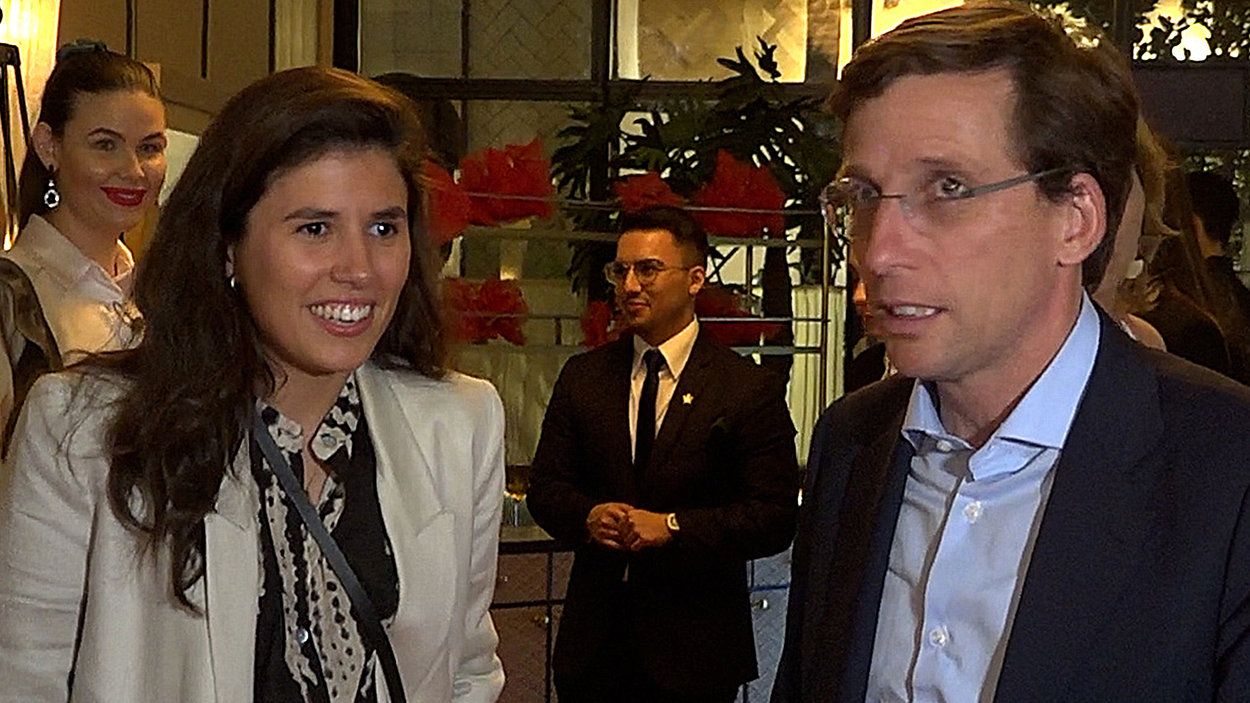José Luis Martínez-Almeida y Teresa Urquijo en un photocall. / Gtres