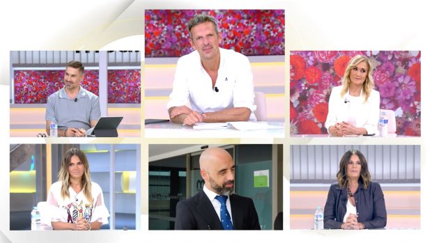 Joaquín Prat, sus colaboradores y Miguel Almanzor en 'Ya es mediodía'. / Telecinco