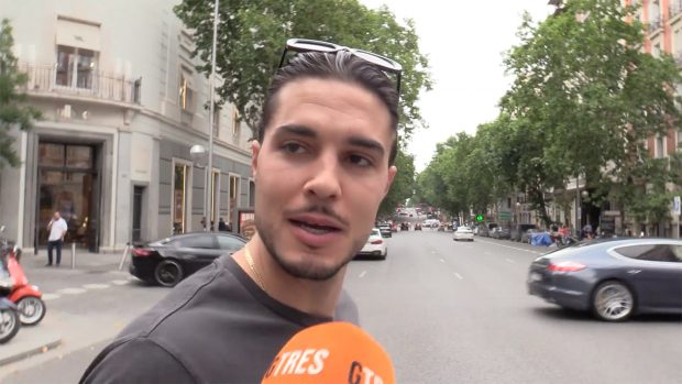 Carlo Constanzia paseando. / Gtres