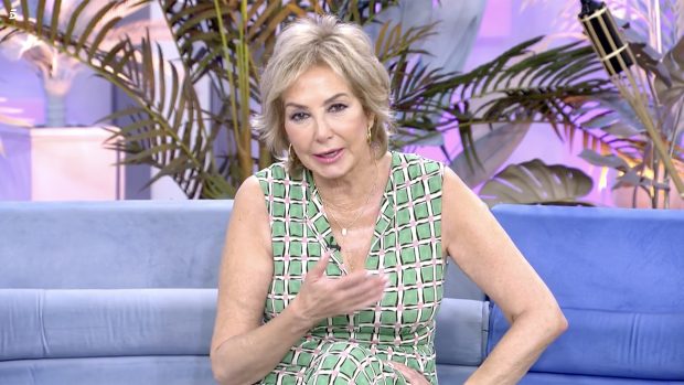 Ana Rosa Quintana en el plató de 'El Programa de Ana Rosa'. / Telecinco