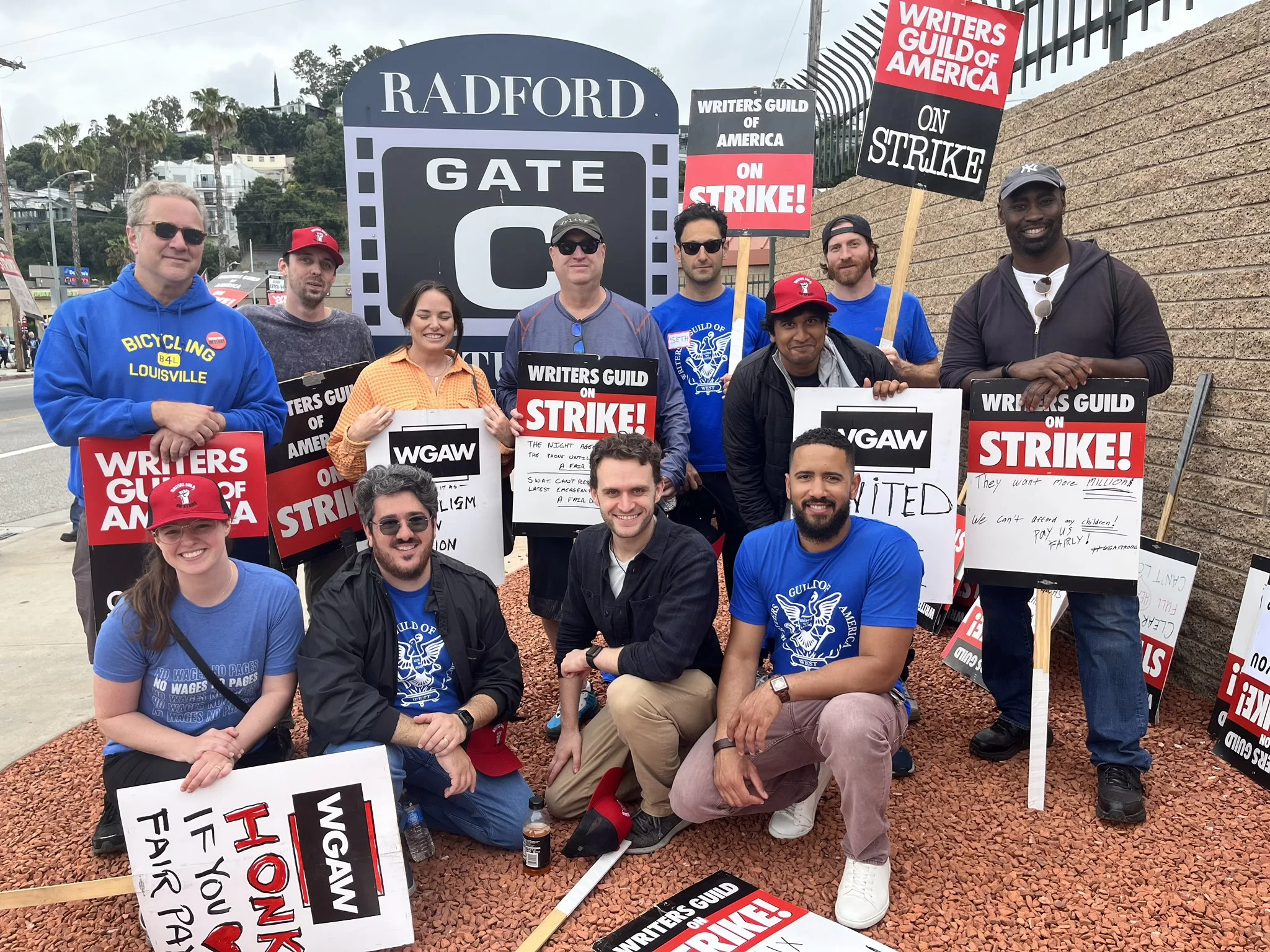 los escritores del agente nocturno en huelga los escritores del agente nocturno en huelga