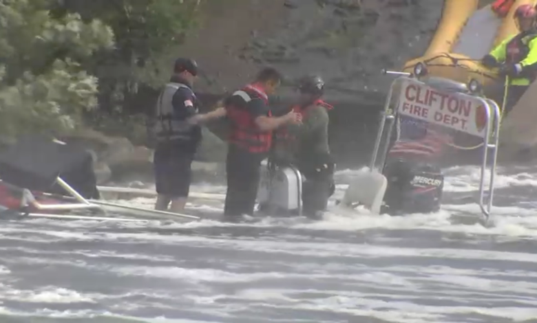 Rescate en helicóptero en el río Passaic, en Nueva Jersey