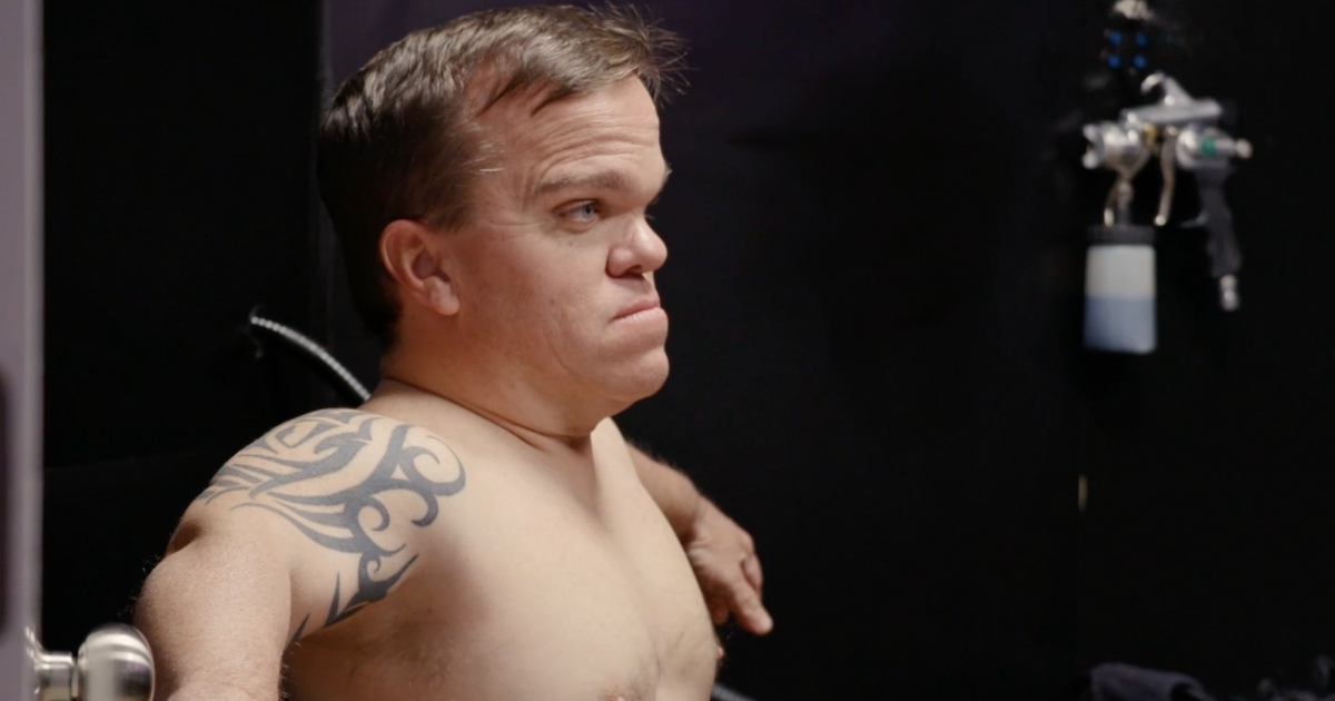 ‘7 Little Johnstons’: Trent se broncea después de perder peso para sorprender a Amber en un adelanto exclusivo