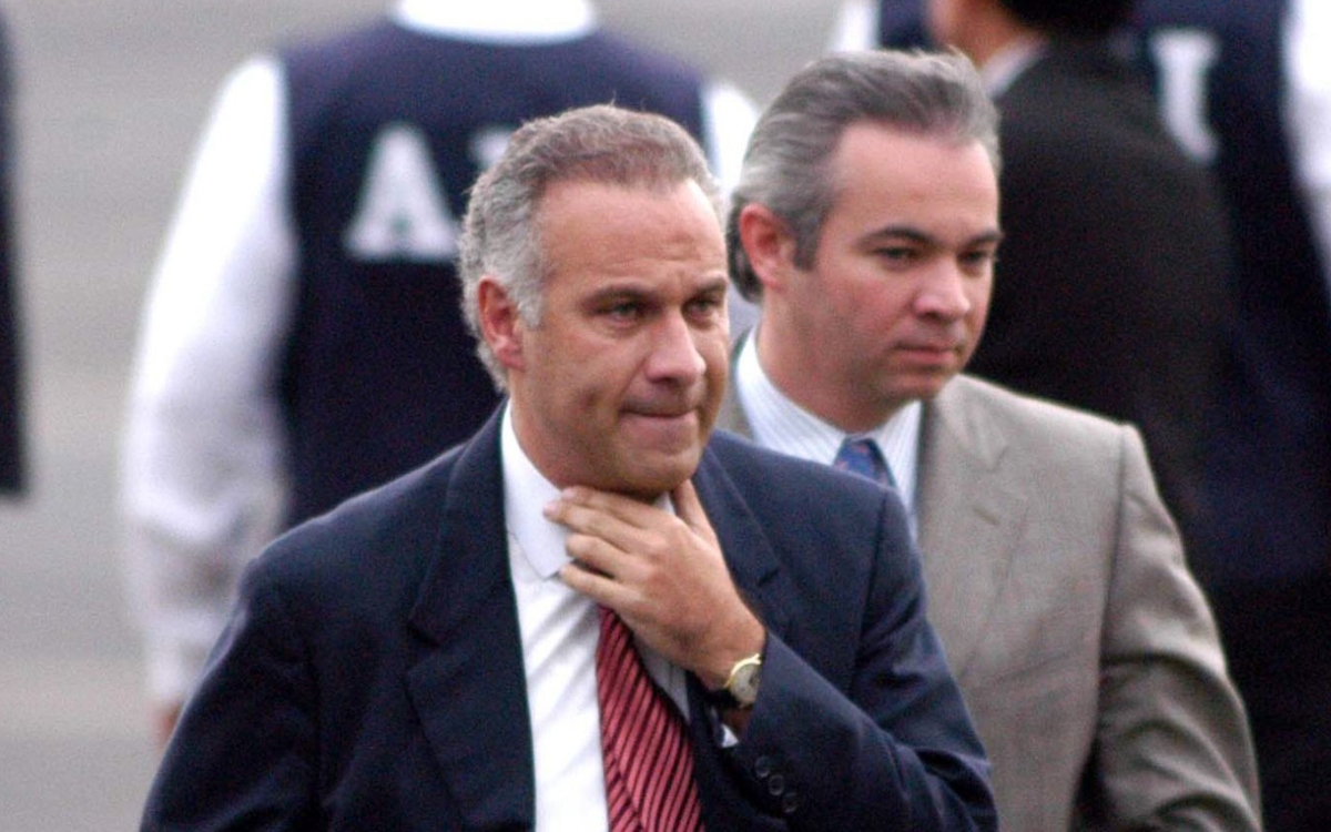 AMLO pide explicar compra de departamentos de Collado a Madrazo