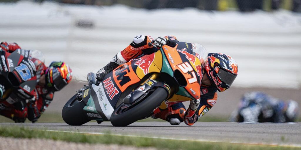 Acosta conquista a lo grande su cuarta victoria del año