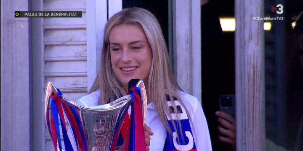 Alexia, pendiente de la afición... y de su tío