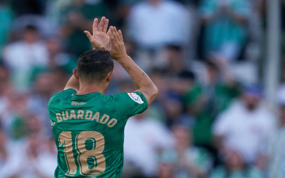 Amplía Andrés Guardado su contrato con Real Betis hasta el 2024 | Video