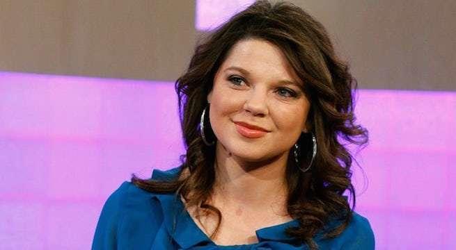 Amy Duggar critica a Jim Bob Duggar después del lanzamiento del documental sobre el abuso de sus hijas