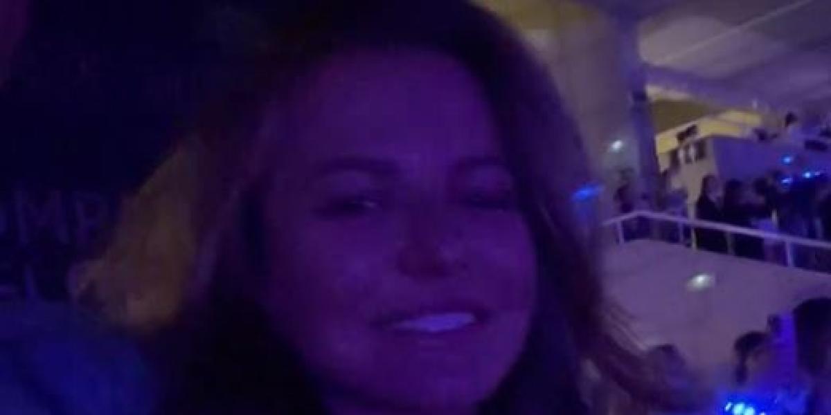 Anna Lewandowska y Robert Lewandowski lo dan todo en el concierto de Coldplay