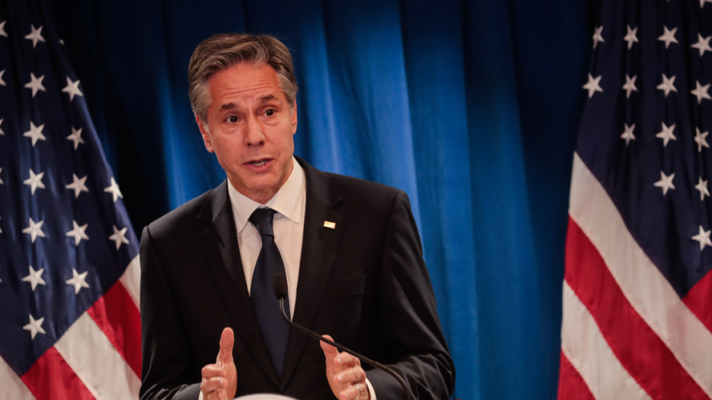 Antony Blinken cataloga su visita a China como “un paso positivo”, aunque no haya solución inmediata