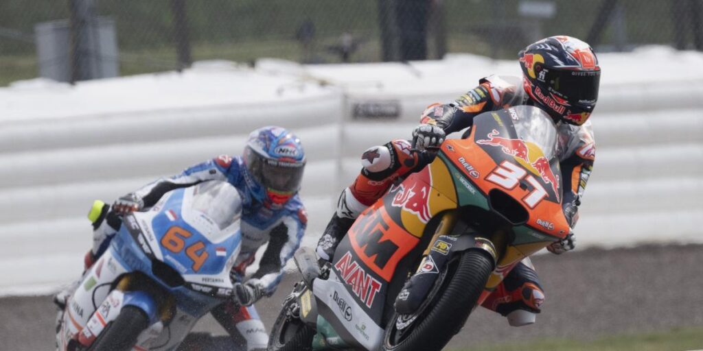 Arbolino y Acosta principales focos de atención, Holgado cada vez más líder