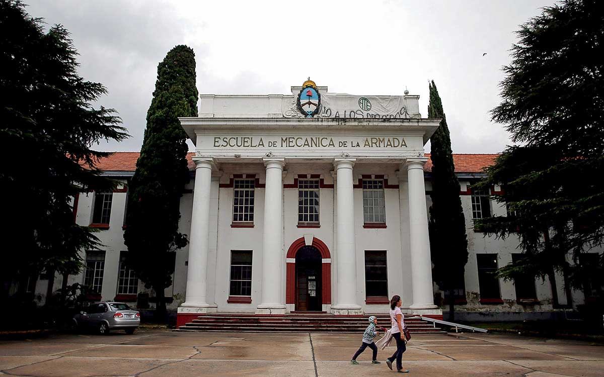 Argentina juzga a exmarino por casi 400 crímenes cometidos en la ESMA