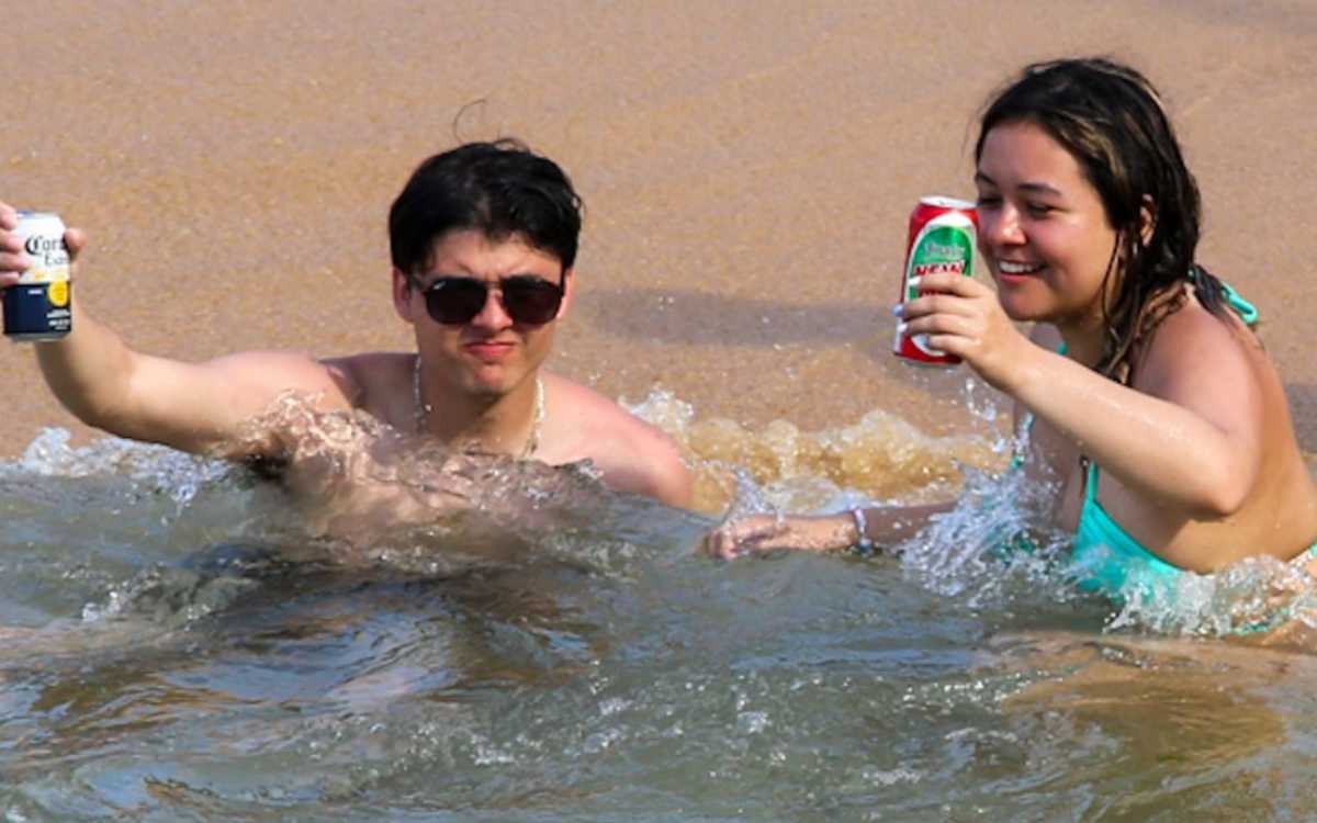 Aumenta consumo de cerveza por ola de calor… y también los precios