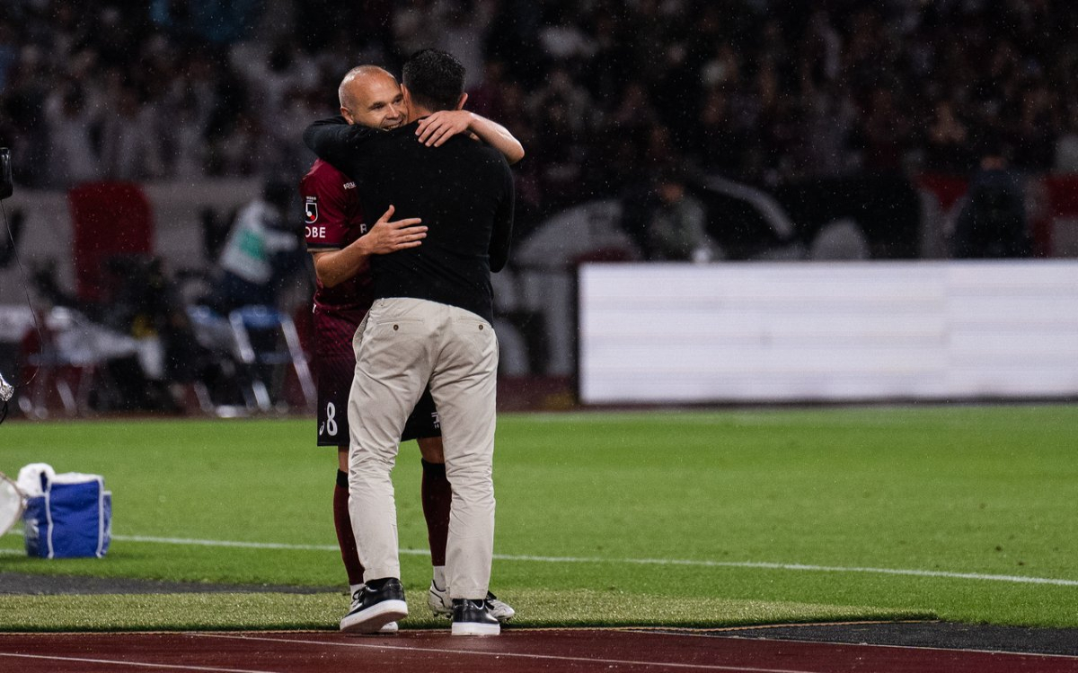Barsa vence al Vissel Kobe en homenaje a Andrés Iniesta | Video