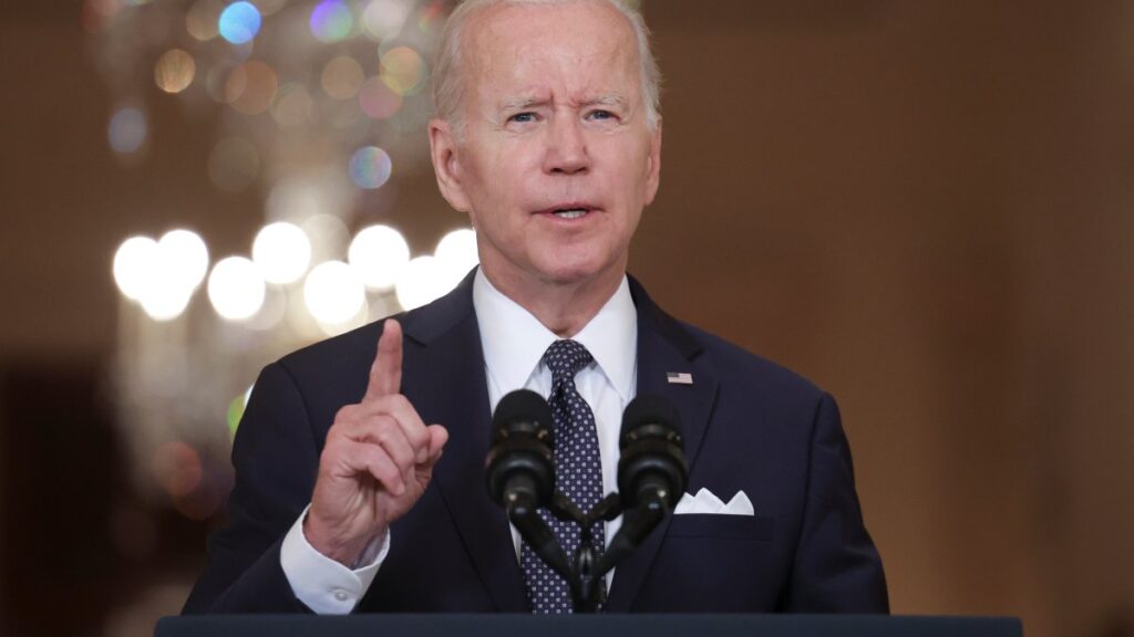 Biden pide más normas para frenar masacres