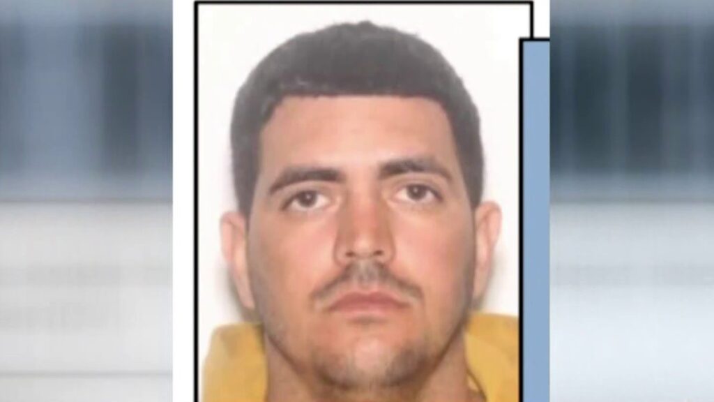 Buscan al hombre que huyó tras apuñalar a tres personas